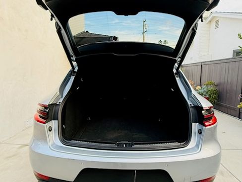 Used 2018 Porsche Macan Sport Edition image 12