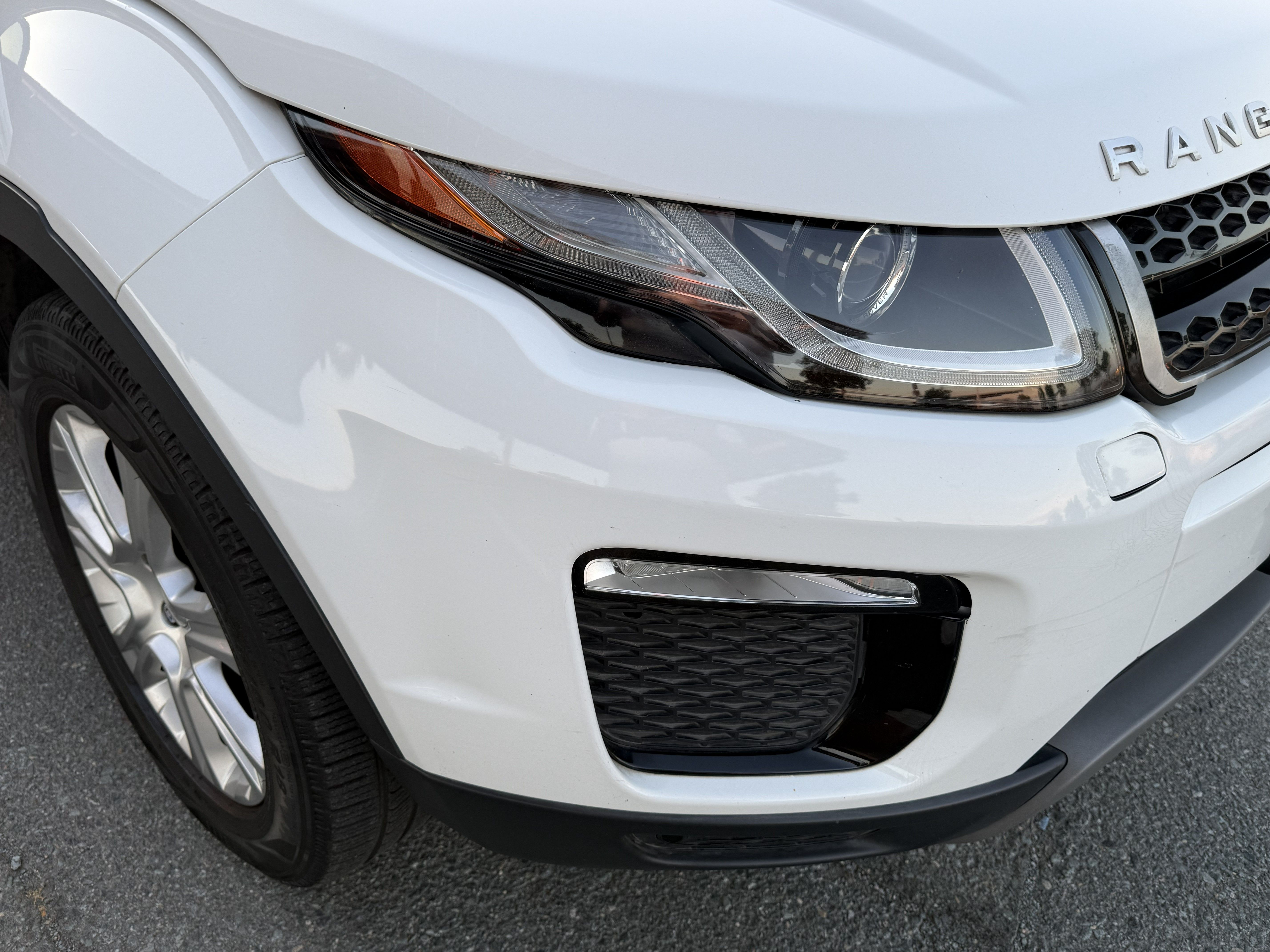 Used 2018 Land Rover Range Rover Evoque SE Premium AWD/4WD image 9