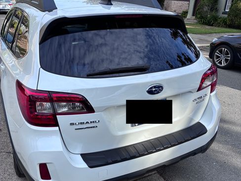 Used 2016 Subaru Outback 2.5i Limited AWD/4WD image 4