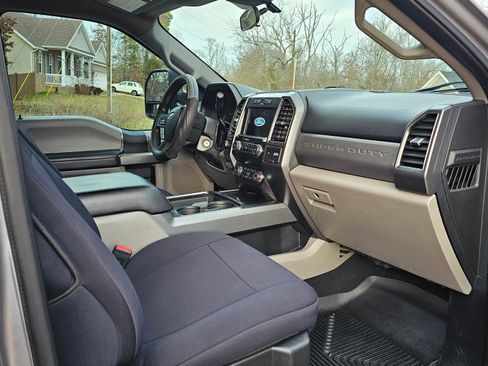 Used 2021 Ford F250 XLT w/ FX4 Off-Road Package image 10