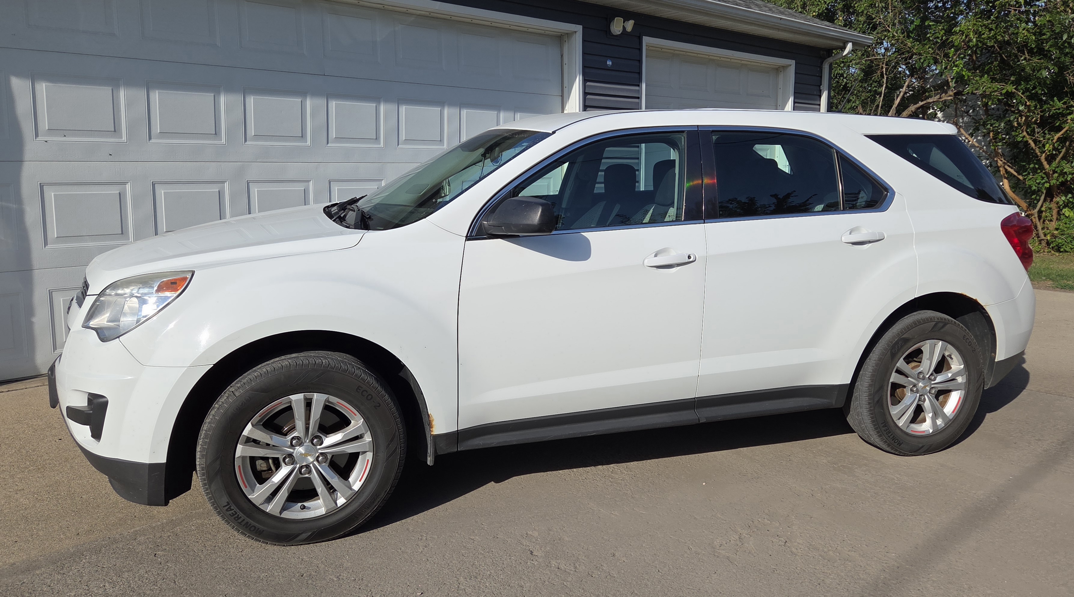 Used 2014 Chevrolet Equinox LS AWD/4WD image 1