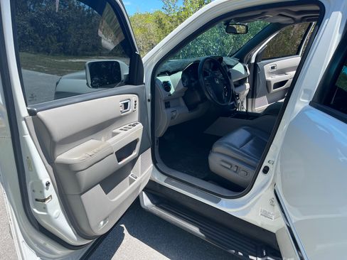 Used 2014 Honda Pilot Touring image 10