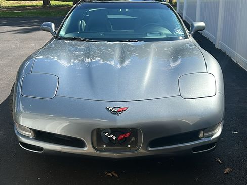 Used 2004 Chevrolet Corvette Coupe w/ Preferred Equipment Group image 1