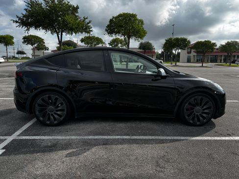 Used 2022 Tesla Model Y Performance image 5