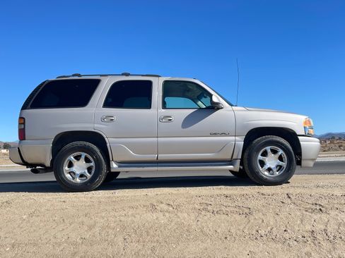 Used 2004 GMC Yukon Denali image 11