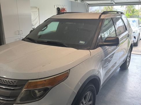 Used 2014 Ford Explorer FWD image 2