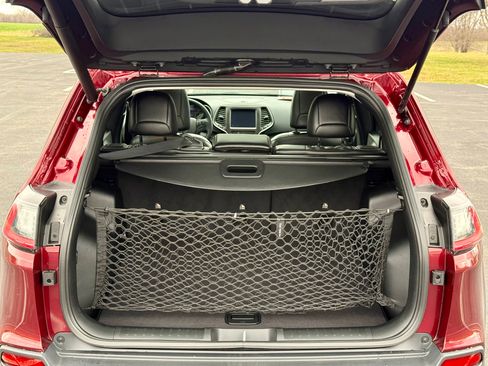 Used 2019 Jeep Cherokee Trailhawk image 12