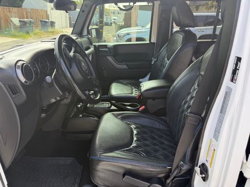 Used 2018 Jeep Wrangler Unlimited Sport w/ Connectivity Group image 9