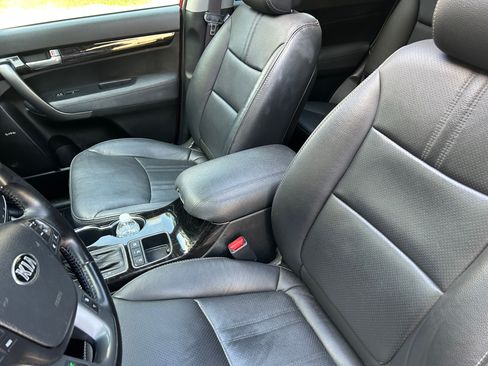 Used 2014 Kia Sorento SX w/ 3rd Row Package image 16