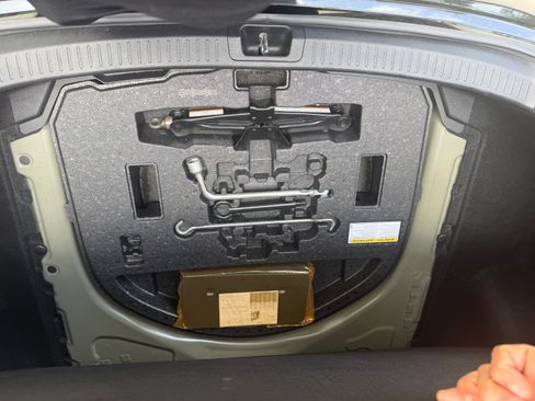 Used 2020 Toyota Corolla LE image 12