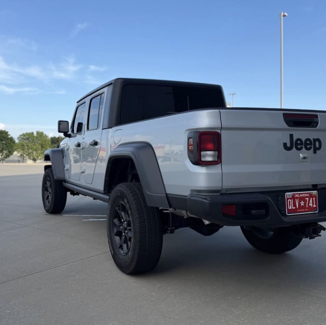 Used 2023 Jeep Gladiator Sport AWD/4WD image 6