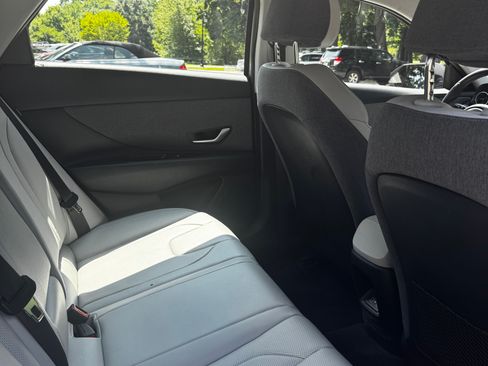 Used 2025 Hyundai Elantra Limited FWD image 5