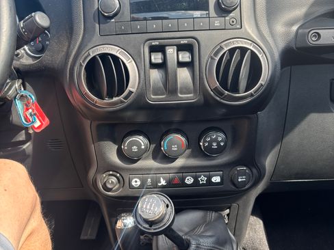 Used 2012 Jeep Wrangler Sport AWD/4WD image 16