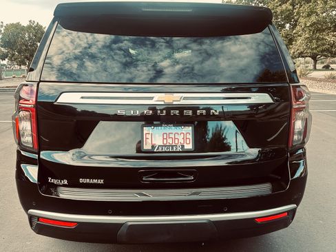 Used 2024 Chevrolet Suburban High Country AWD/4WD image 6