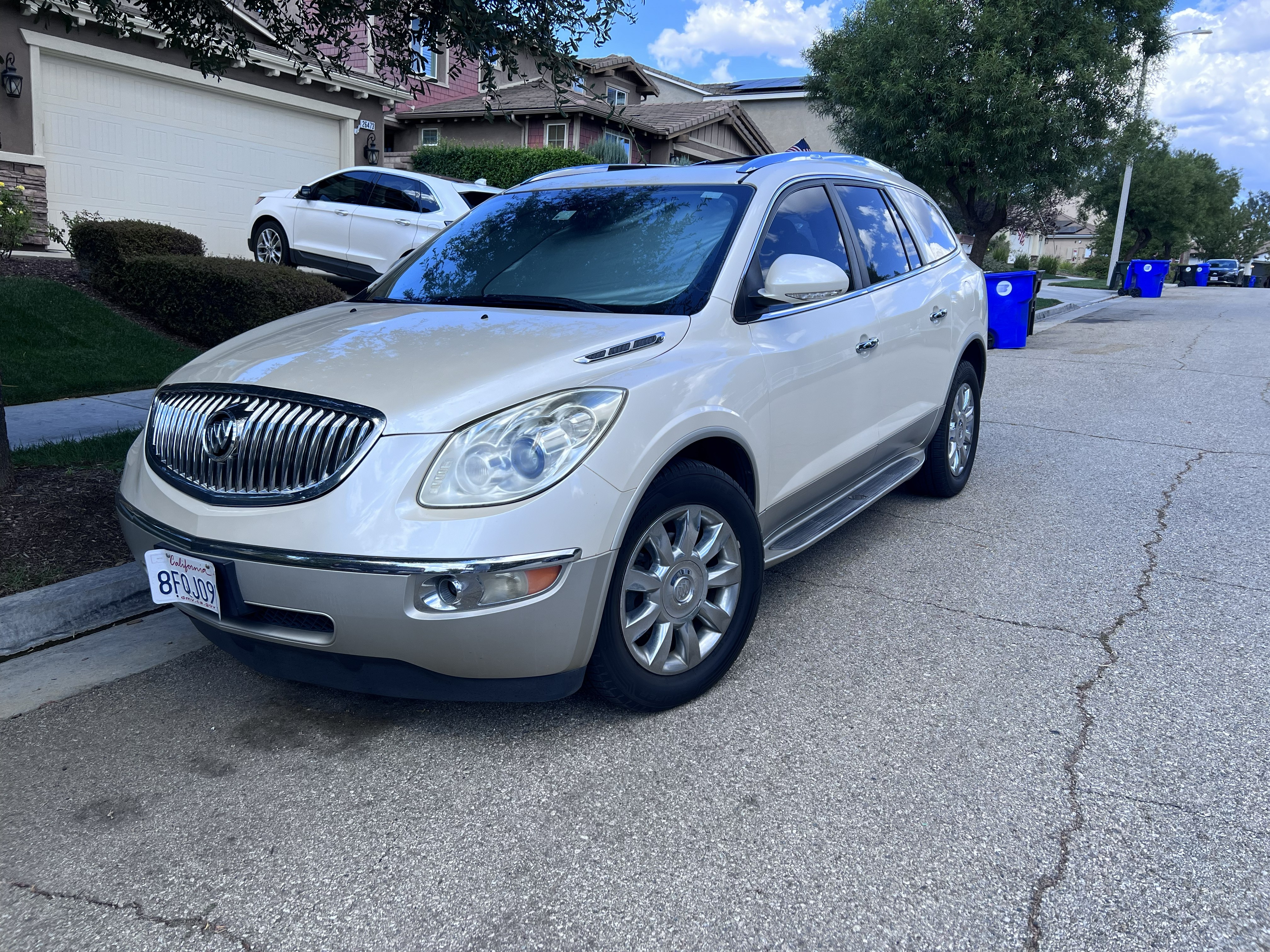 Used 2011 Buick Enclave CXL FWD image 1