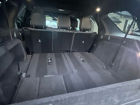 Used 2020 Land Rover Discovery HSE image 13