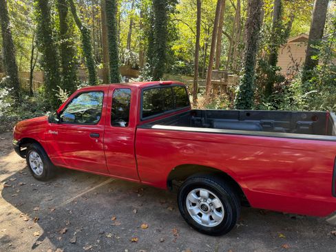 Used 1999 Nissan Frontier SE image 1