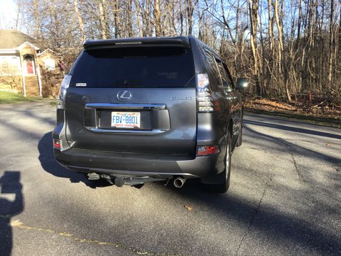 Used 2016 Lexus GX 460 image 2