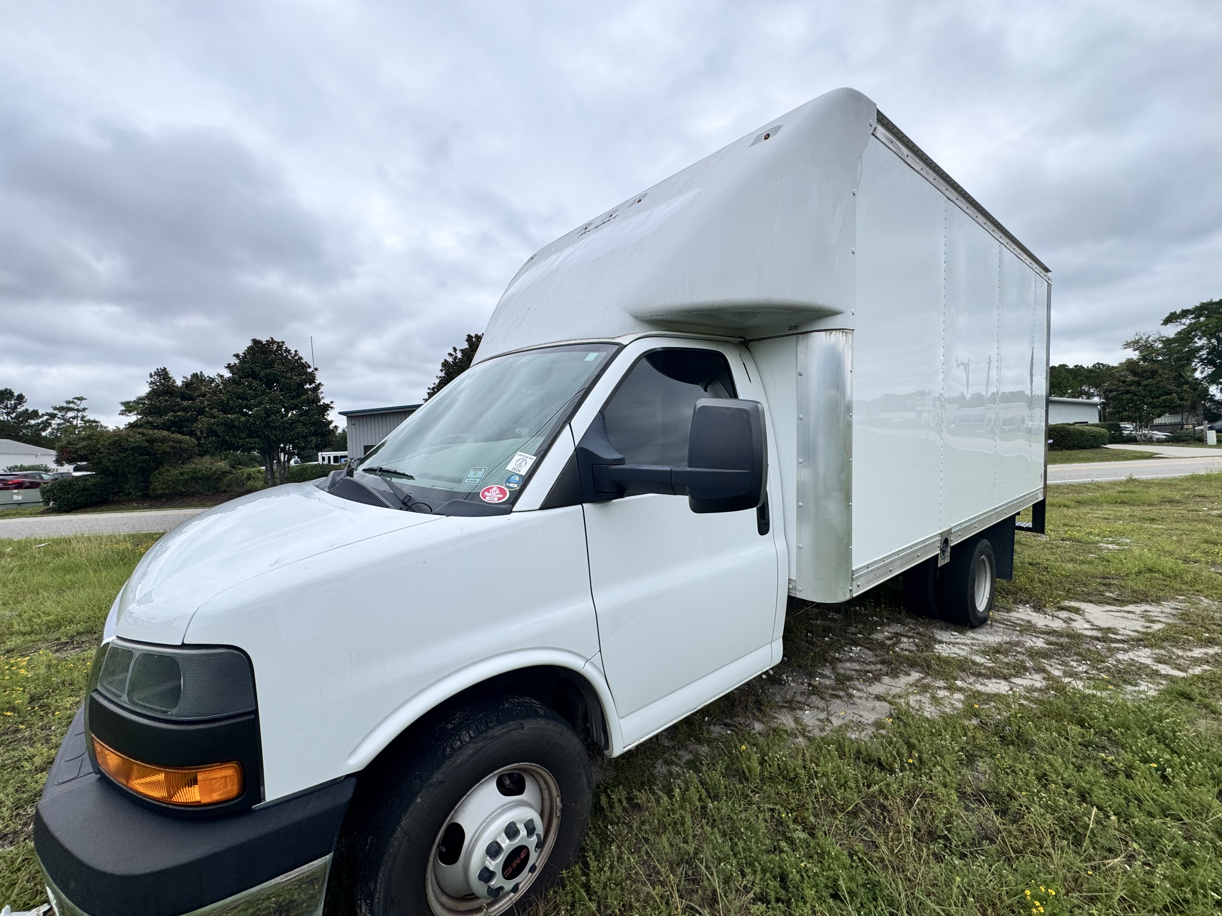 Used 2022 GMC Savana 3500 w/ Power Convenience Package RWD image 4