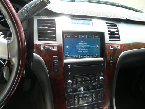 Used 2007 Cadillac Escalade AWD w/ Information Package image 19
