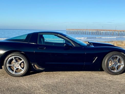 Used 2000 Chevrolet Corvette Coupe w/ Memory Pkg RWD image 4