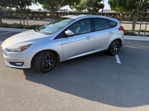 Used 2017 Ford Focus SEL FWD image 6