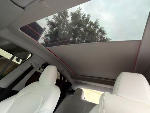 Used 2026 Tesla Model Y Long Range AWD/4WD image 9