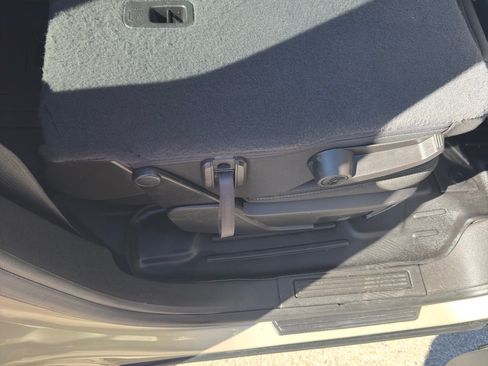 Used 2016 GMC Acadia SLE image 24