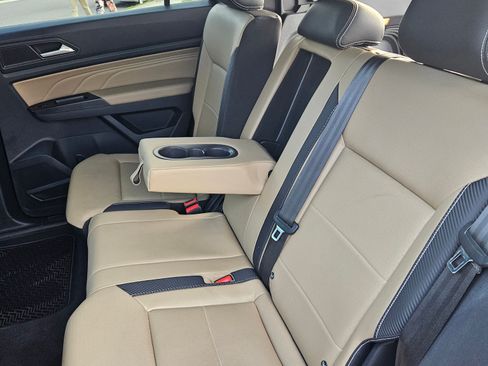 Used 2021 Volkswagen Atlas Cross Sport SE w/ Panoramic Sunroof Package image 10