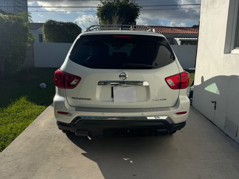 Used 2018 Nissan Pathfinder Platinum image 5