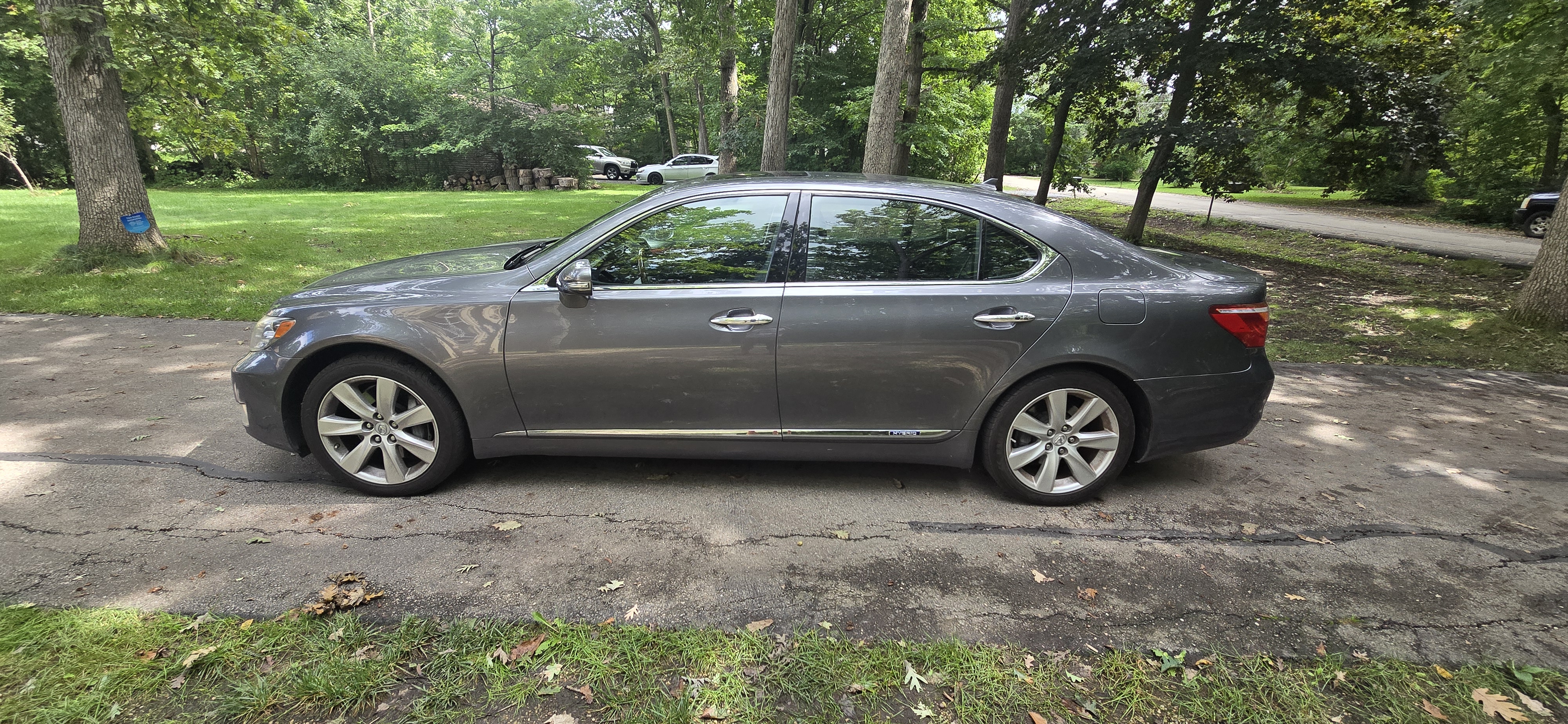 Used 2012 Lexus LS 600h L w/ Premium Luxury Pkg II AWD/4WD image 1