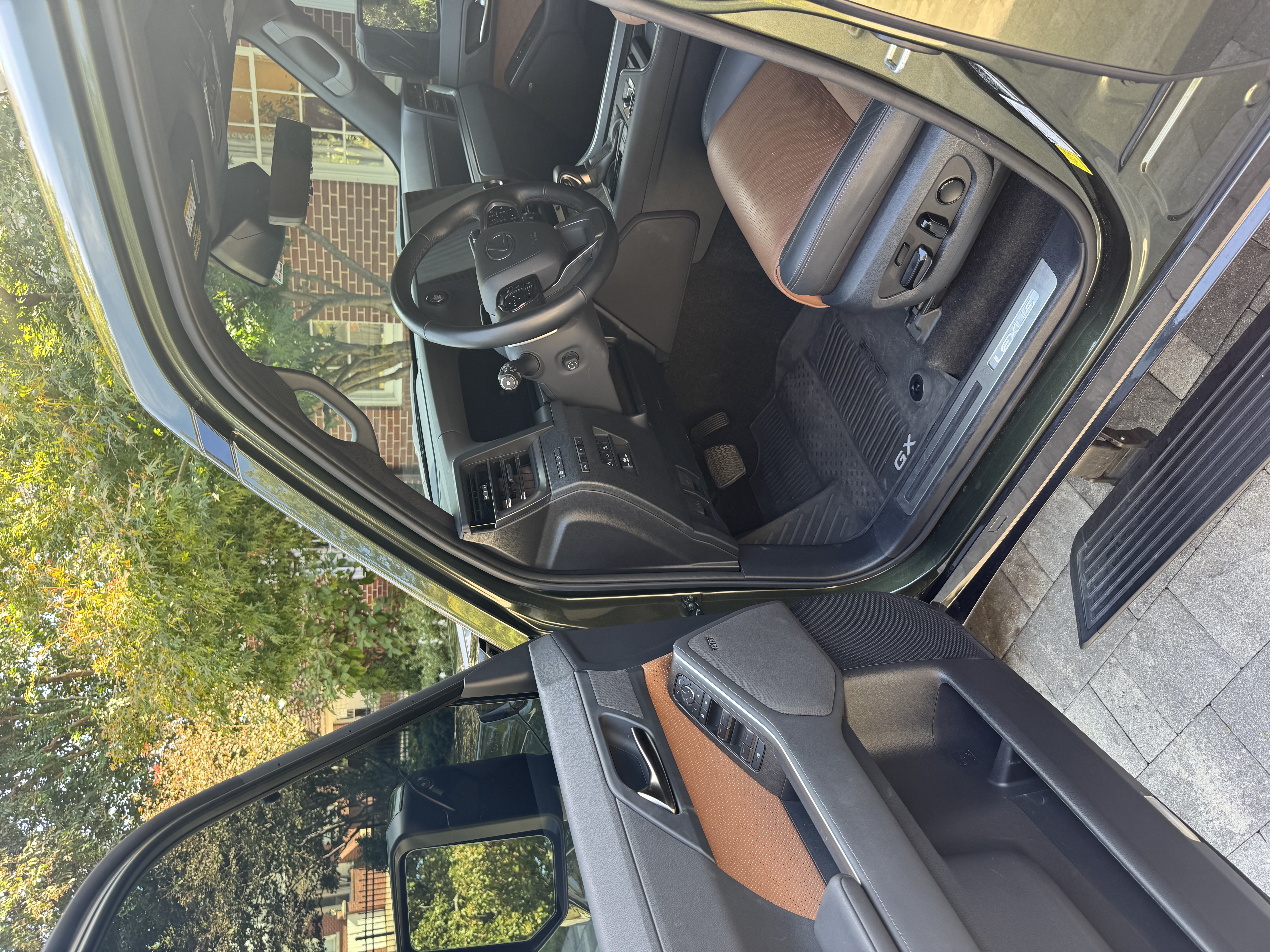 Used 2025 Lexus GX 550 w/ Accessory Package (2T) AWD/4WD image 10