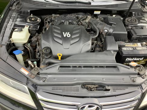 Used 2011 Hyundai Azera Limited FWD image 2