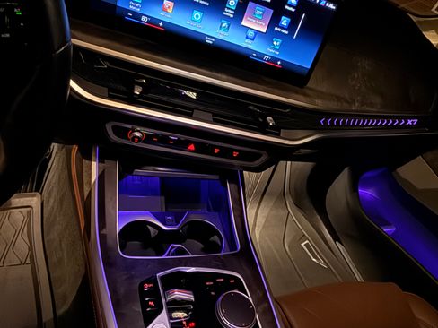 Used 2023 BMW X7 xDrive40i w/ Premium Package image 13