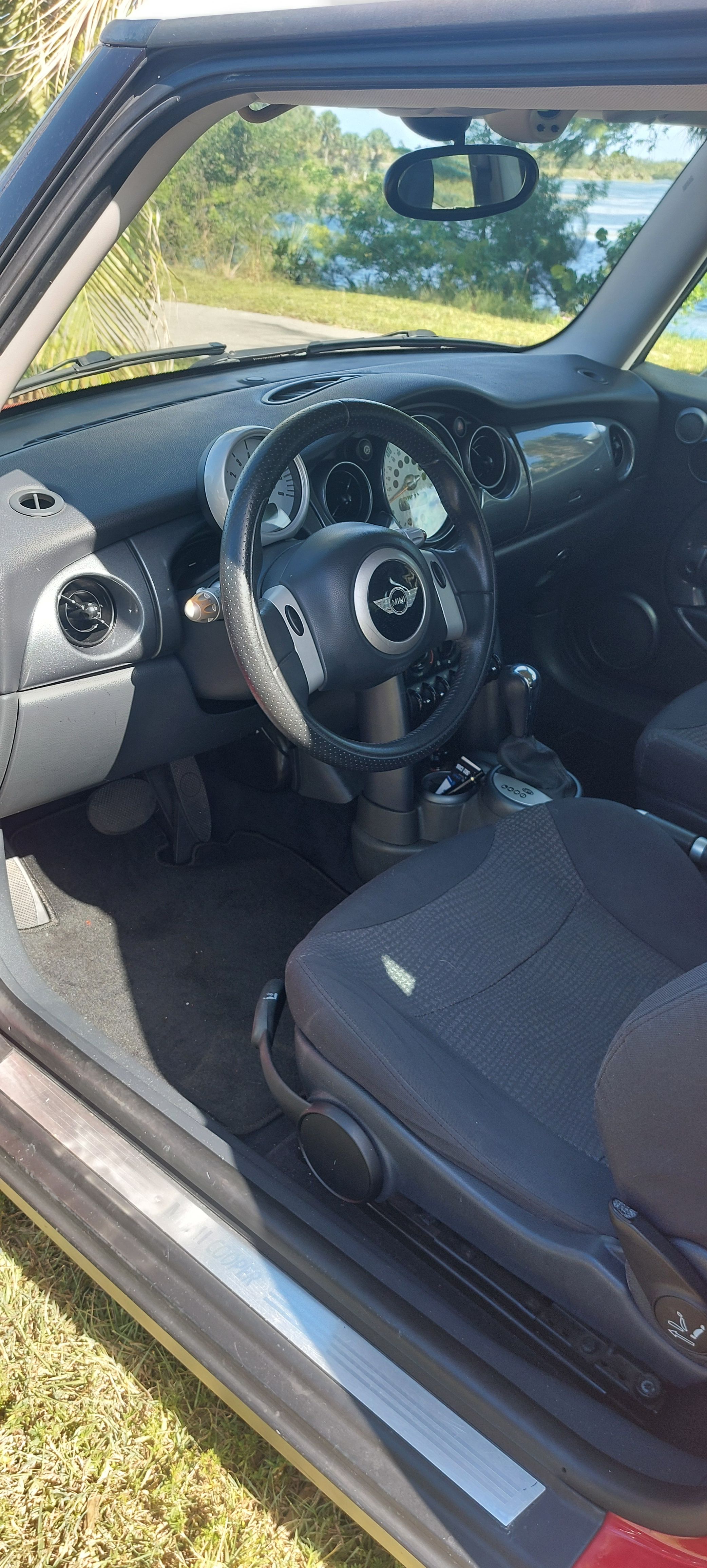 Used 2004 MINI Cooper Hardtop FWD image 11