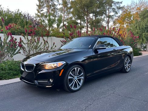 Used 2017 BMW 230i Convertible image 6