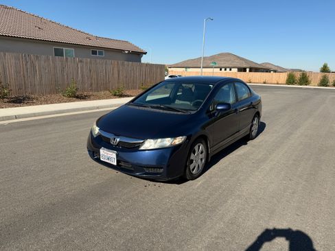 Used 2010 Honda Civic LX image 2