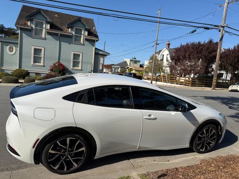 Used 2024 Toyota Prius Prime FWD image 6