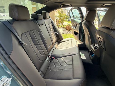 Used 2024 BMW 530i w/ Premium Package image 18