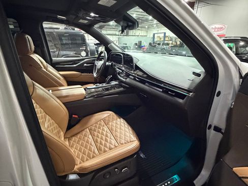 Used 2022 Cadillac Escalade ESV Sport w/ Touring Package image 10