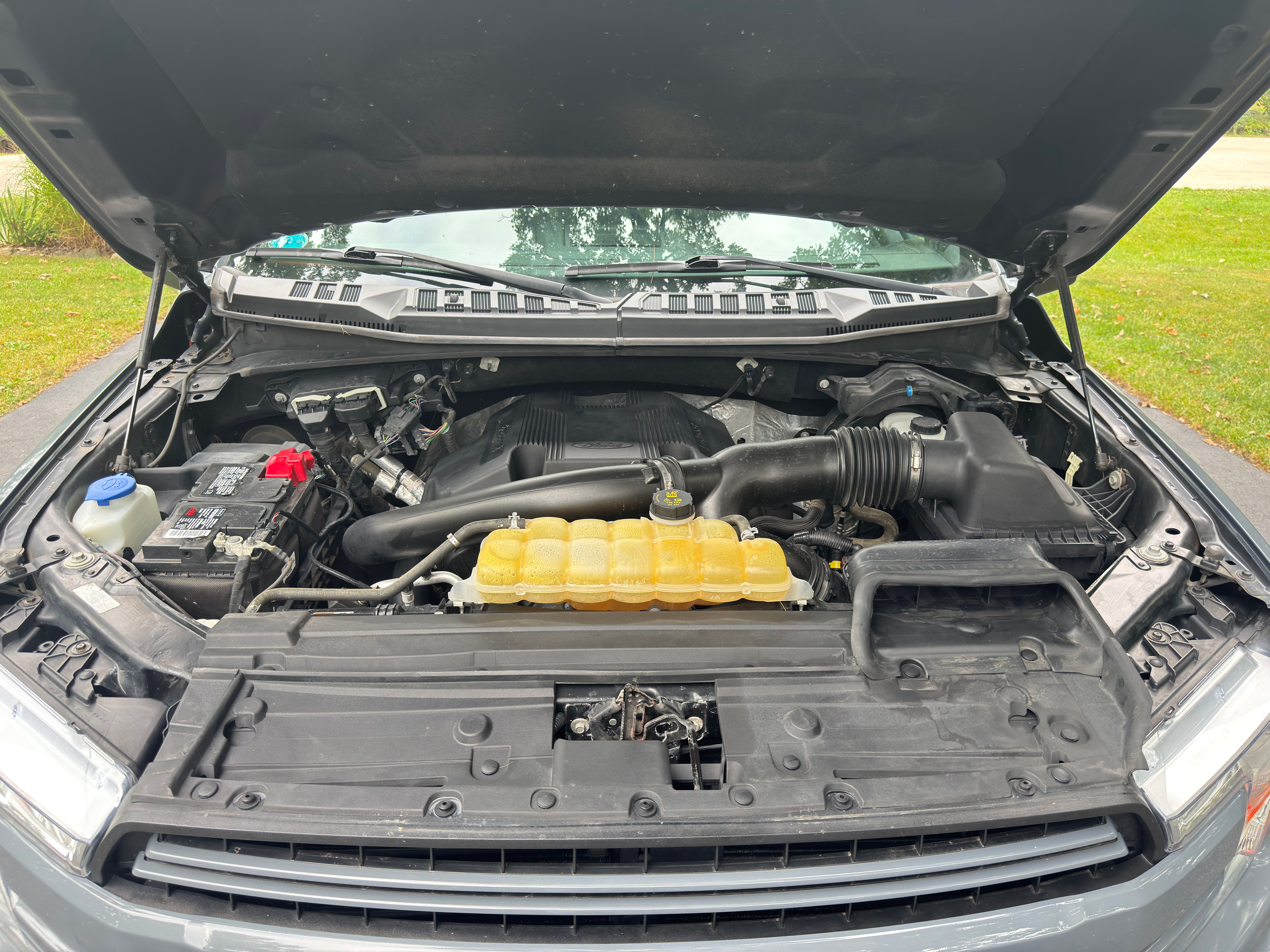 Used 2019 Ford F150 Lariat w/ Equipment Group 502A Luxury AWD/4WD image 29
