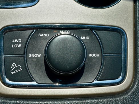 Used 2017 Jeep Grand Cherokee Laredo w/ Quick Order Package 23E image 20