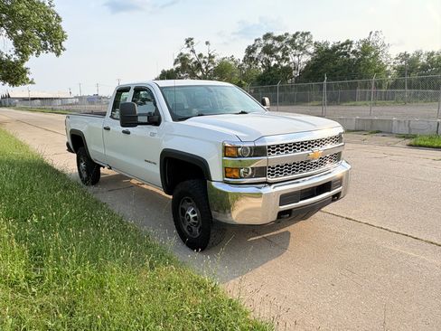Used 2019 Chevrolet Silverado 2500 W/T AWD/4WD image 11