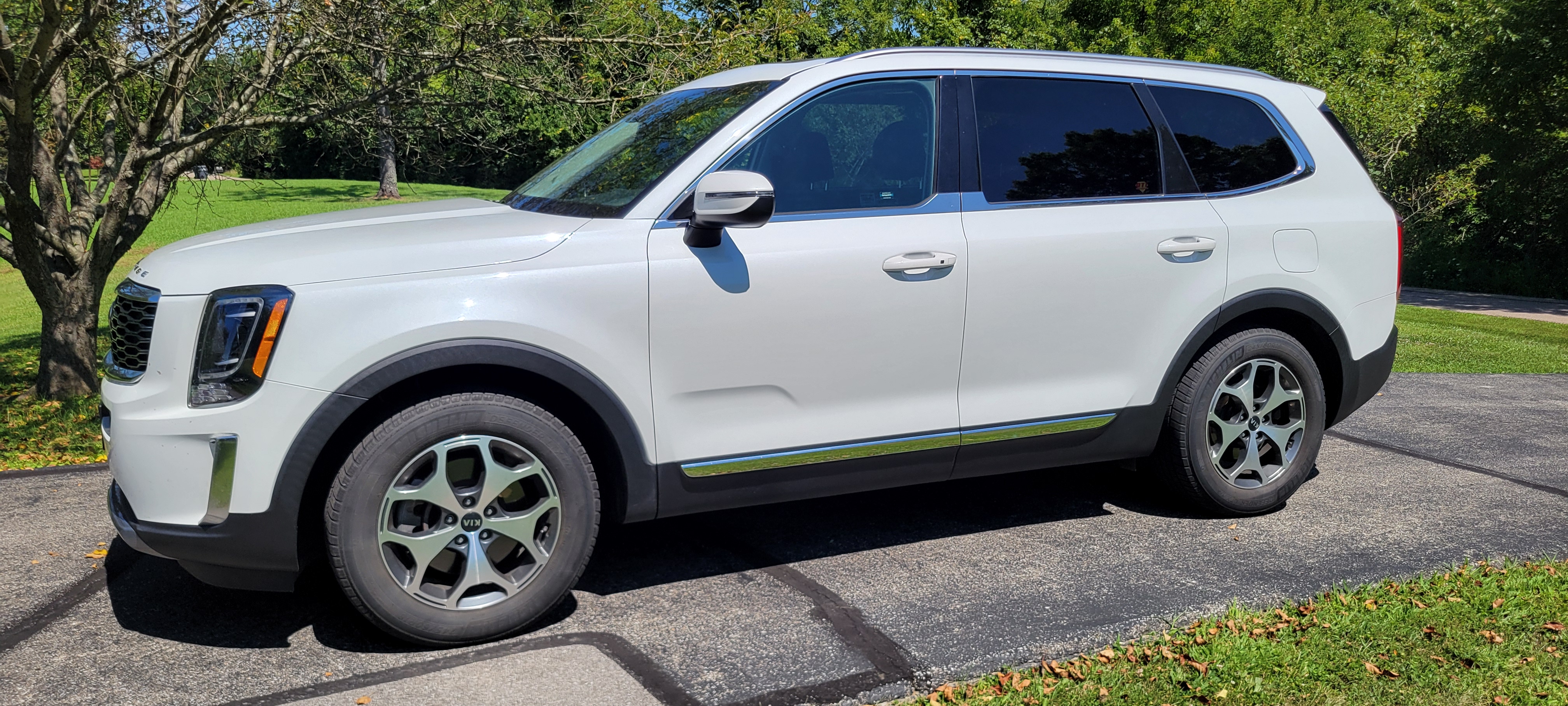 Used 2020 Kia Telluride EX w/ Towing Package FWD image 1