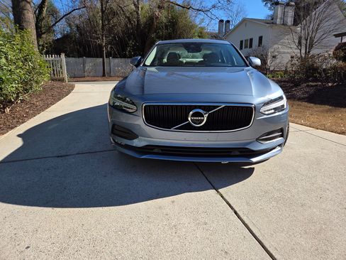 Used 2019 Volvo S90 T5 Momentum image 4