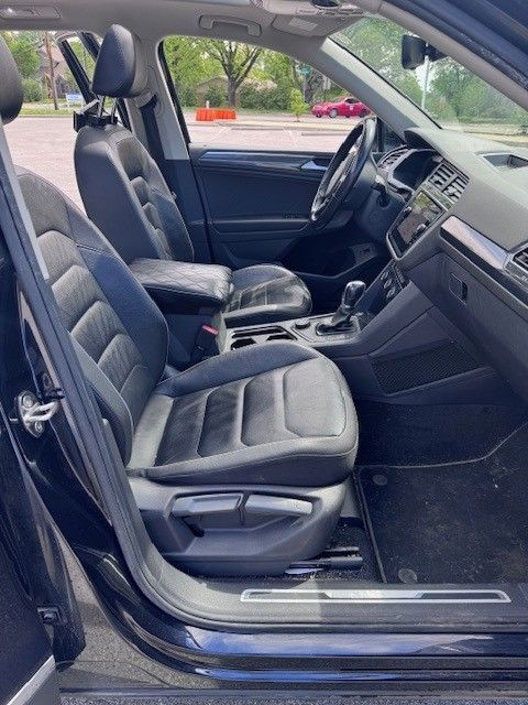 Used 2019 Volkswagen Tiguan SEL Premium w/ 3rd Row Seat Package AWD/4WD image 16