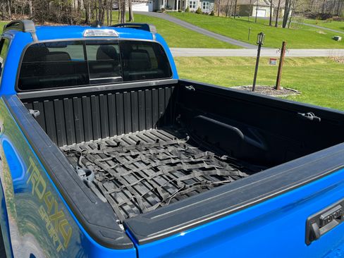 Used 2021 Toyota Tacoma TRD Sport w/ TRD Premium Sport Package AWD/4WD image 4