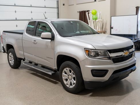 Used 2017 Chevrolet Colorado LT AWD/4WD image 2