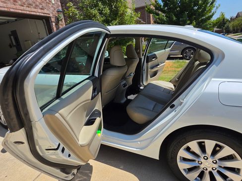 Used 2015 Honda Accord Touring image 10