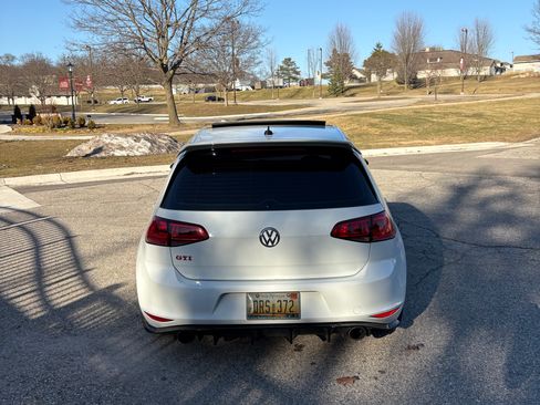 Used 2017 Volkswagen GTI SE image 8